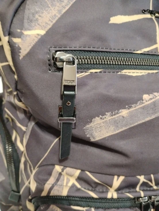 TUMI Voyageur Carson Backpack Nylon Leather ~Lines Print~ EUC - Picture 3 of 15